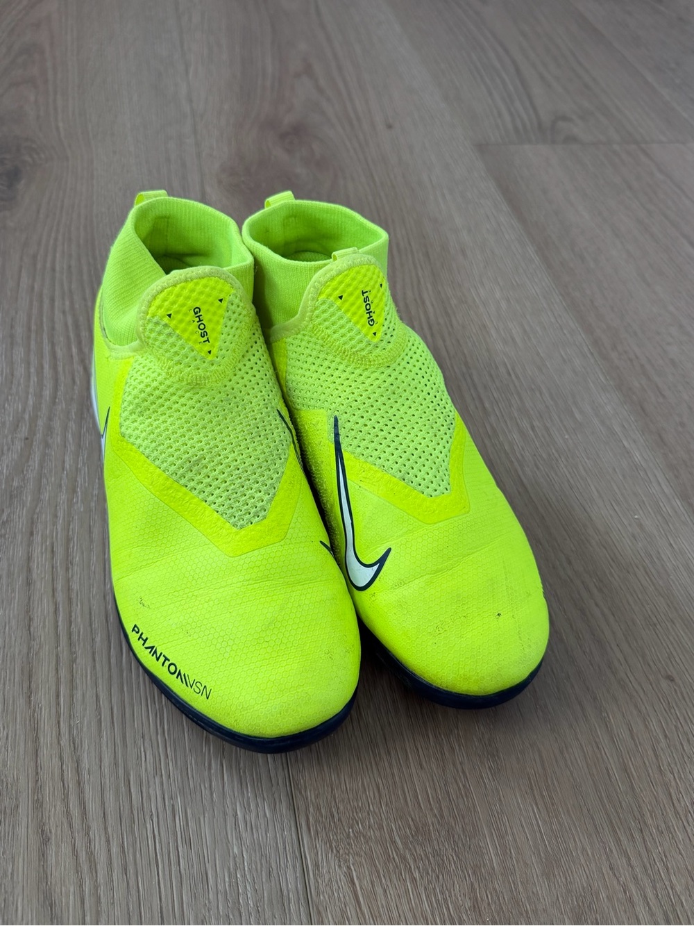 Nike Jr. Phantom Vision Academy DF IC Indoor Soccer Shoes Volt Yellow 5.5Y